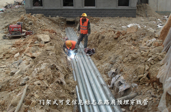 7、敷设电缆管道.jpg